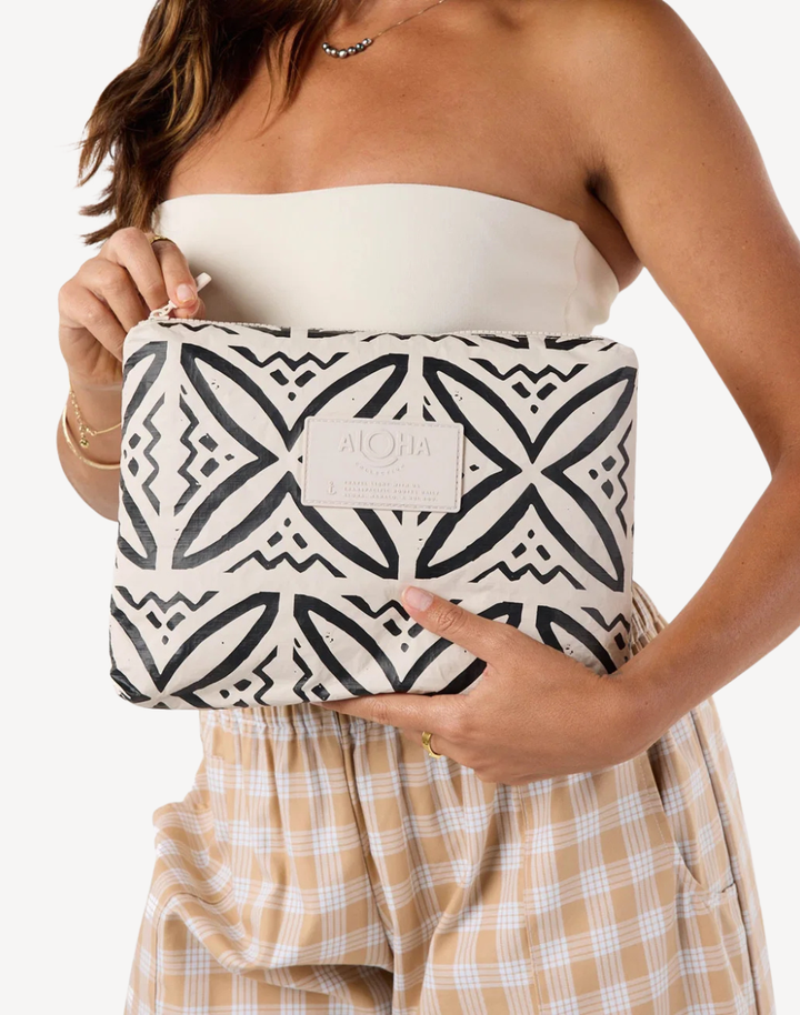 Pasifika Mid Size Pouch