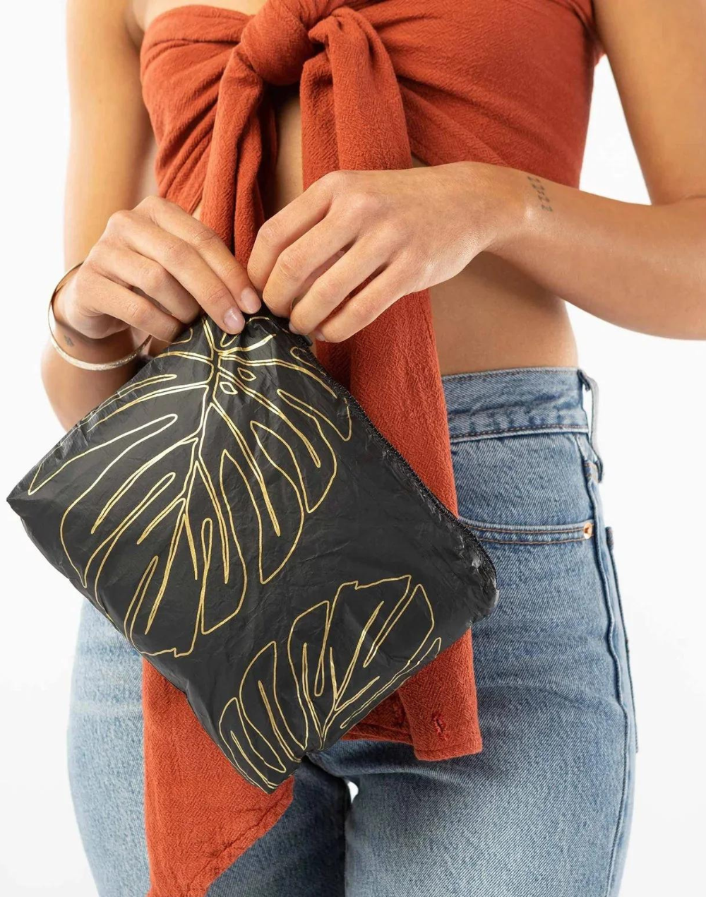 Lanai Small Size Pouch#color_lanai-gold-on-black